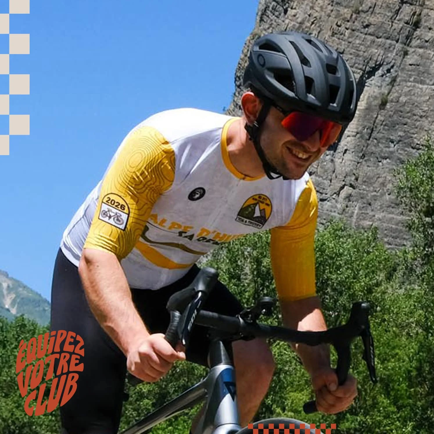 Cycliste en tenue personnalisée NORET à l’Alpe d’Huez